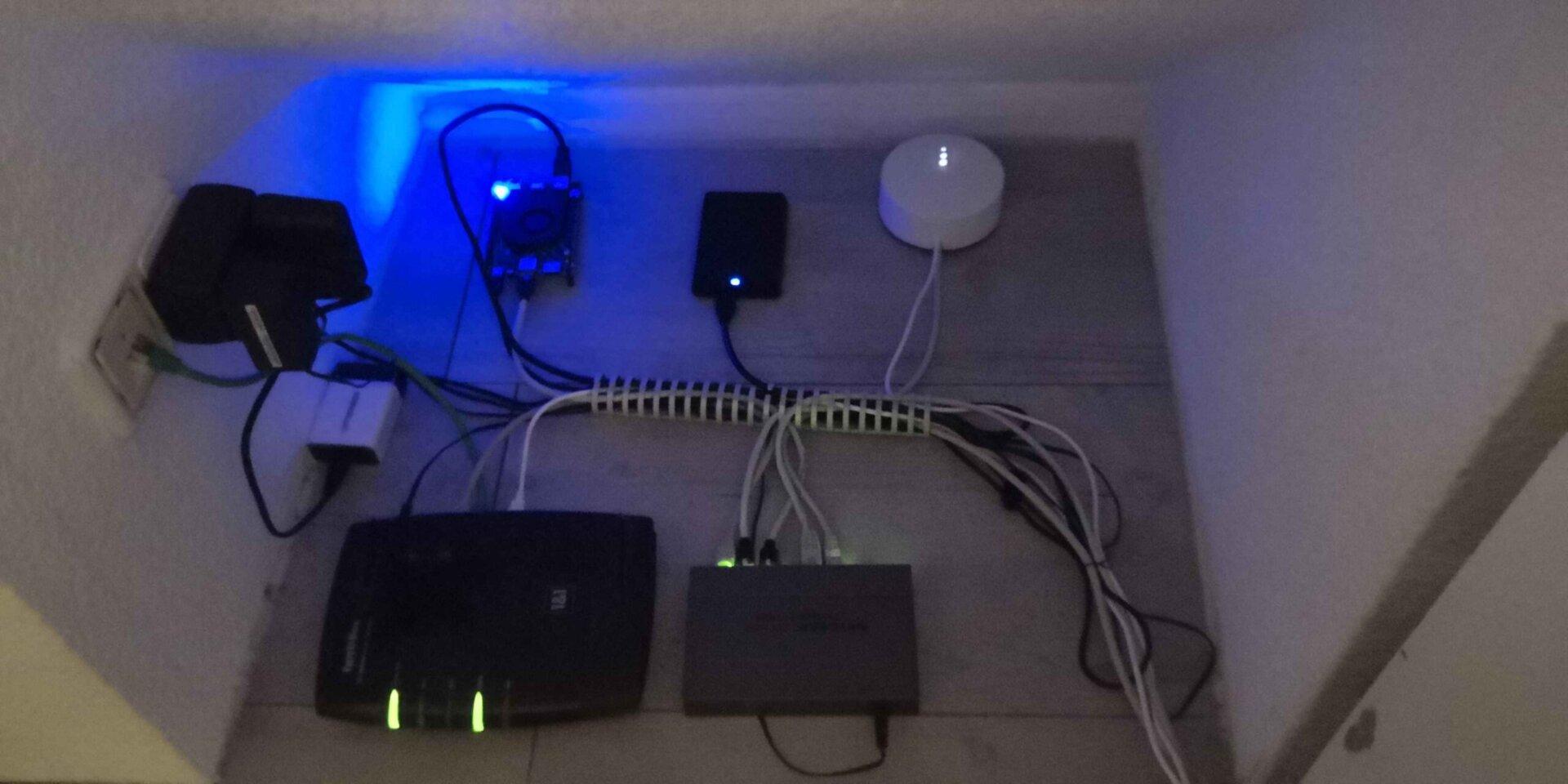 Old, grainy picture of micro Homelab